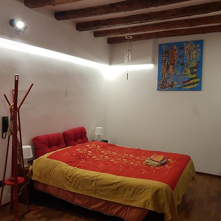 Apartmán Monolocale Sui Tetti Di Bologna - Via Indipendenza Exteriér fotografie