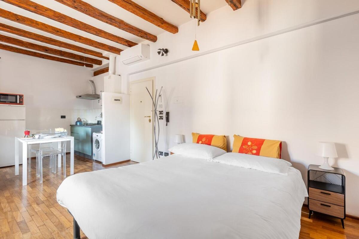 Apartmán Monolocale Sui Tetti Di Bologna - Via Indipendenza Exteriér fotografie