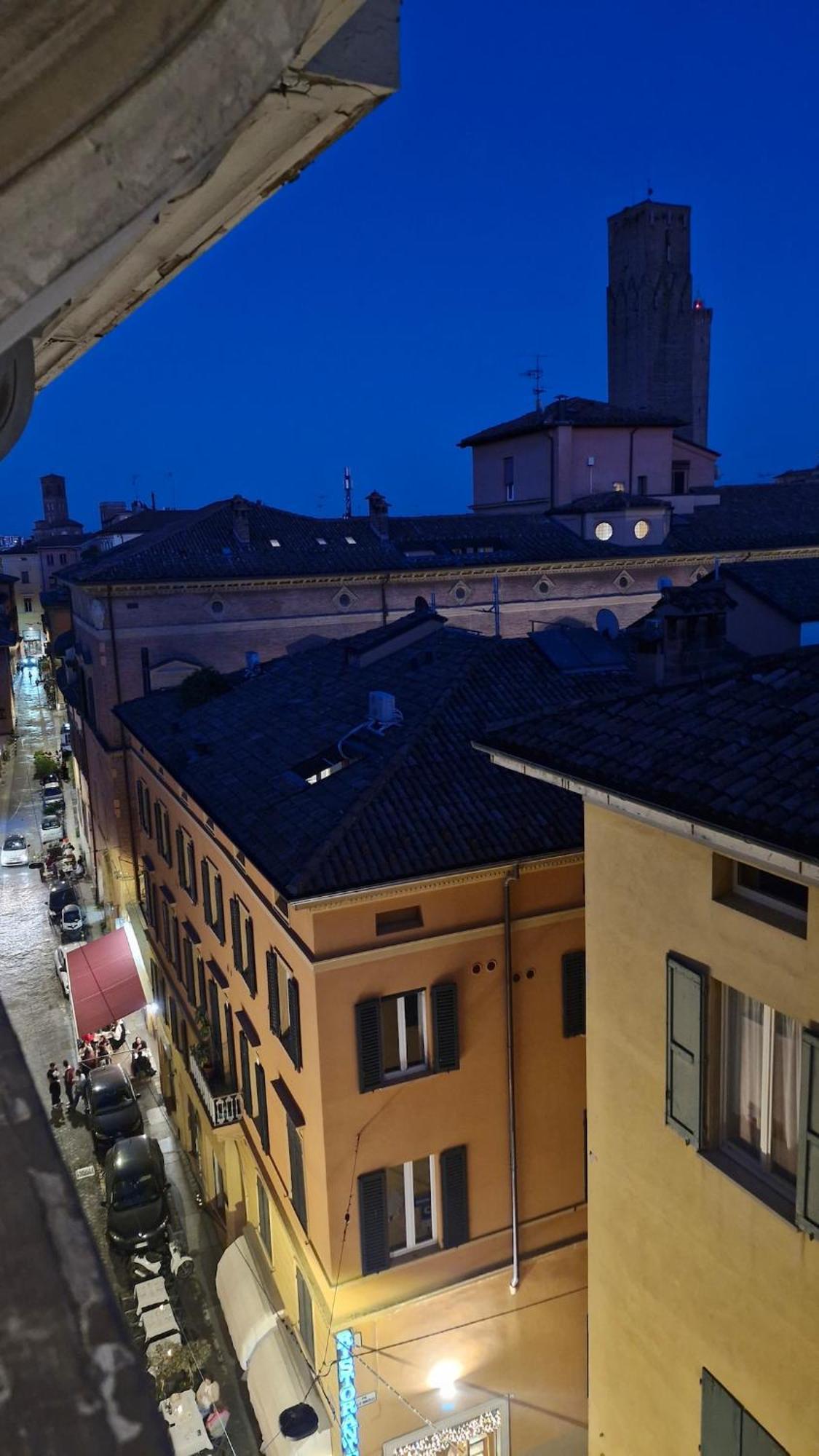 Apartmán Monolocale Sui Tetti Di Bologna - Via Indipendenza Exteriér fotografie